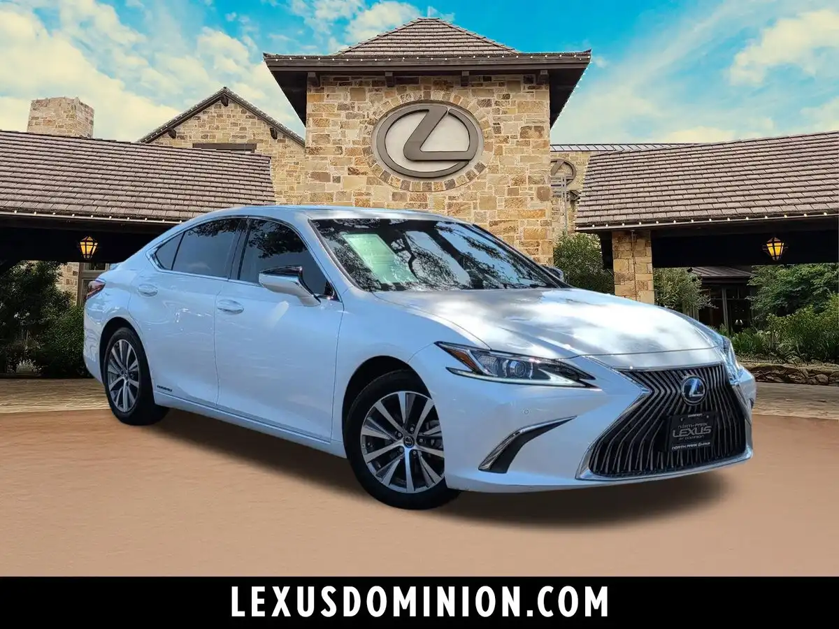 2021 Lexus ES 300h 300h's photo