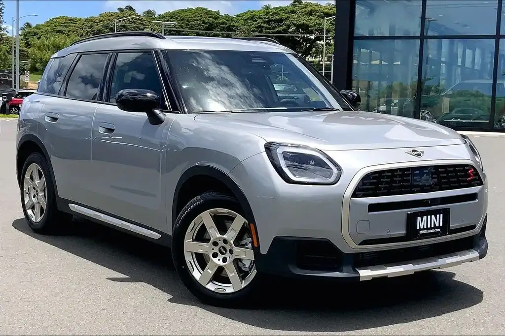 2027 MINI Countryman S ALL4 Oxford Edition's photo