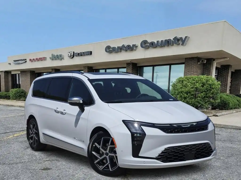 2027 Chrysler Pacifica Pinnacle's photo