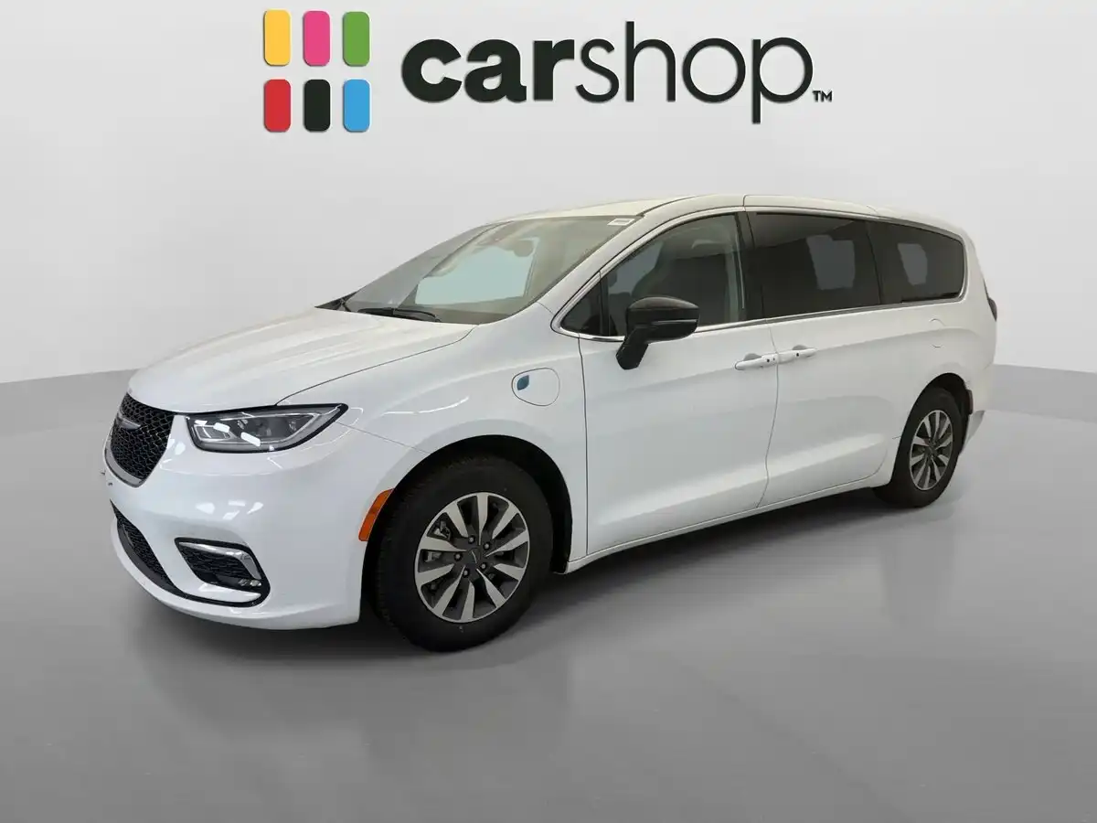2024 Chrysler Pacifica Hybrid Select PHEV's photo