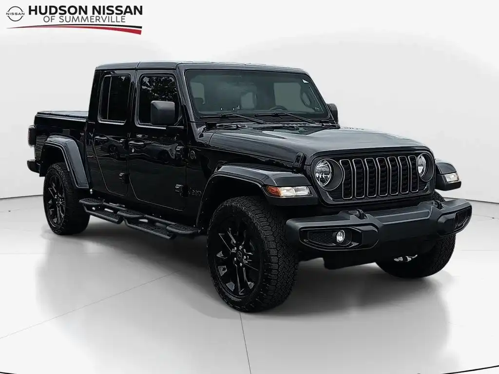 2025 Jeep Gladiator Nighthawk Auto's photo