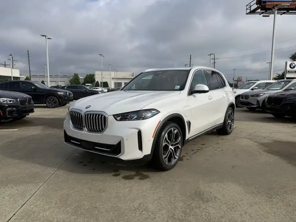 2024 BMW X5 xDrive50e's photo