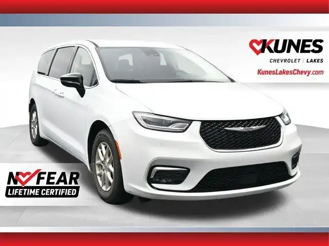 2024 Chrysler Pacifica Touring L's photo