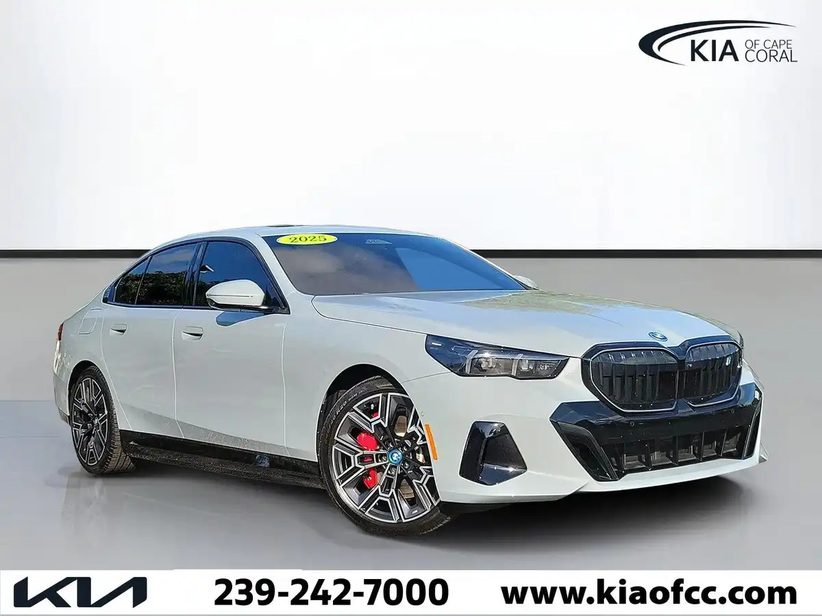 2025 BMW i5 xDrive40 Sedan's photo