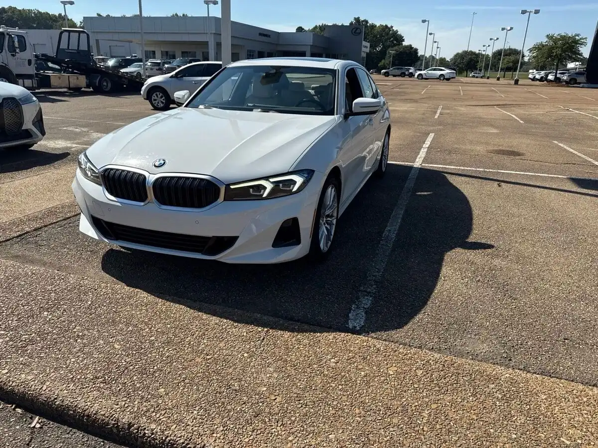 2023 BMW 3 Series 330i Sedan's photo