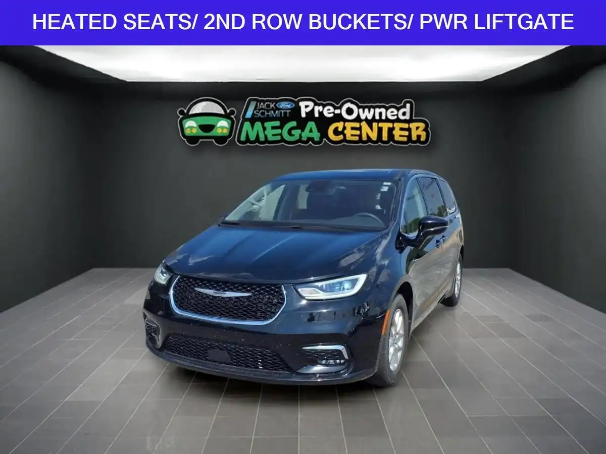 2024 Chrysler Pacifica Touring L's photo
