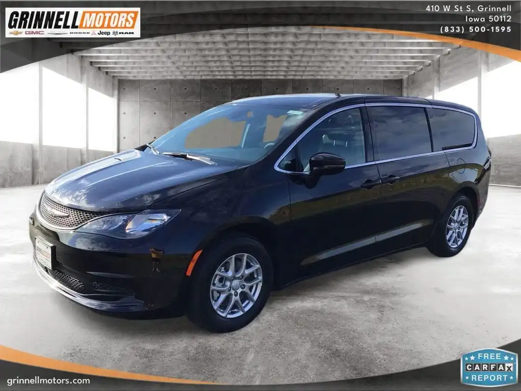 2027 Chrysler Voyager LX's photo