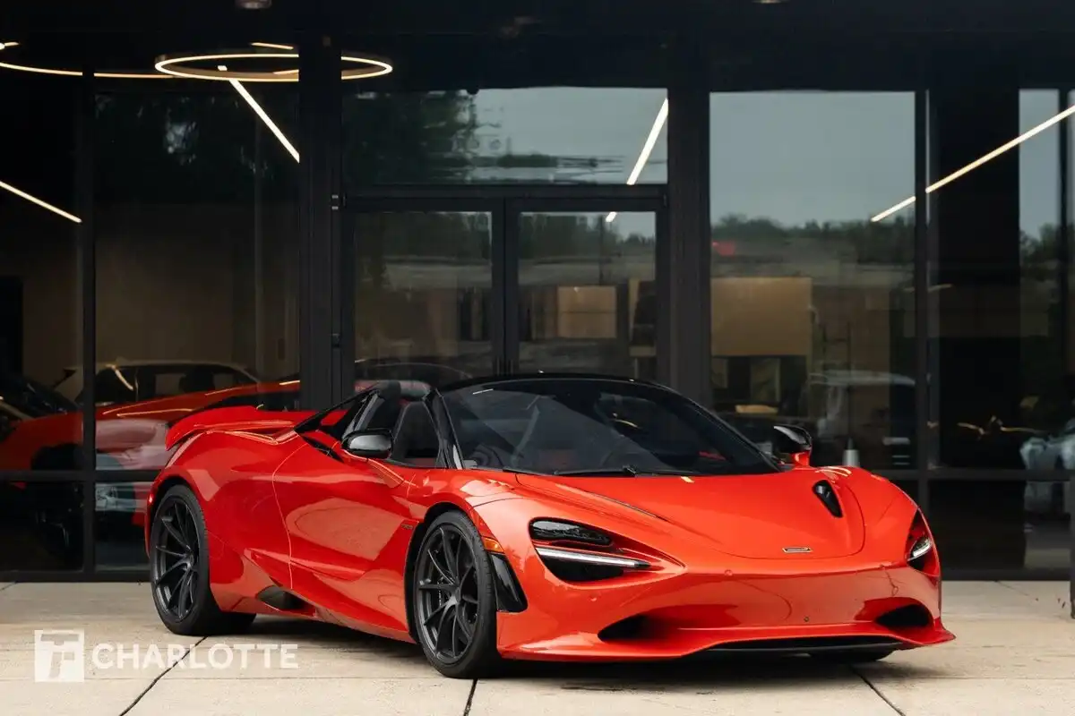 2025 McLaren 750S 4.0 V8 Spider's photo