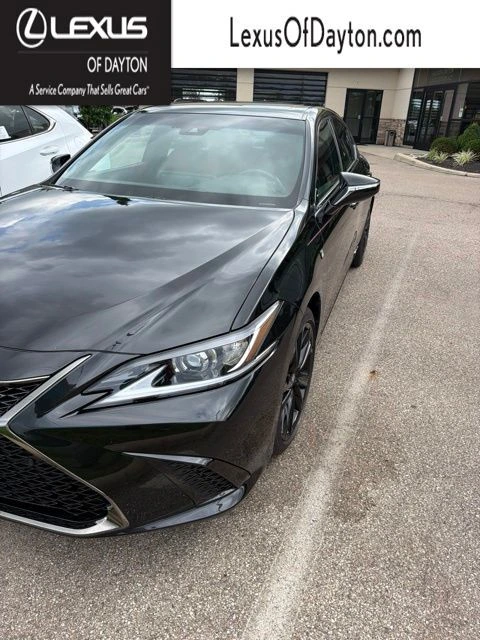2022 Lexus ES 300h 300h F Sport's photo