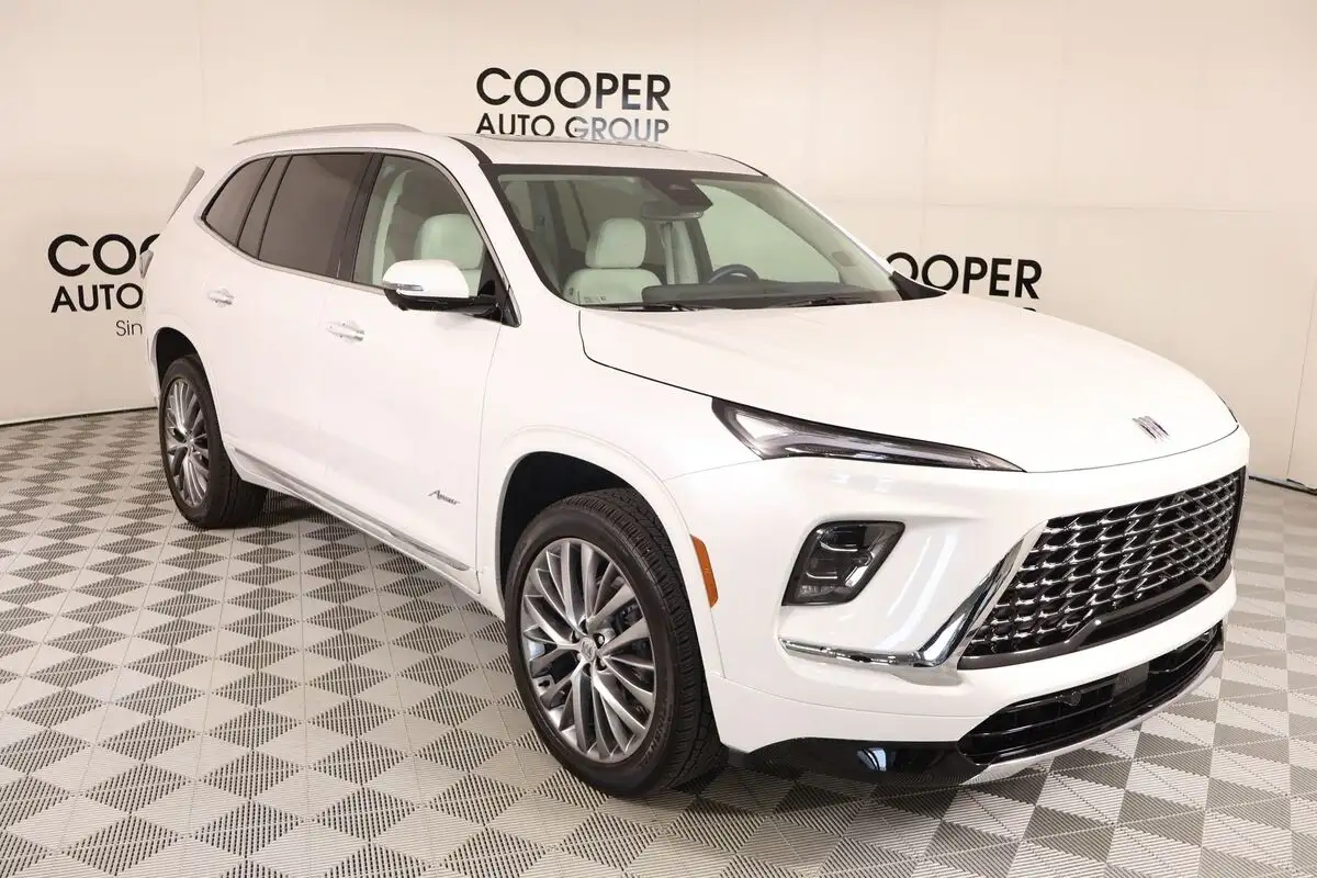 2025 Buick Enclave Avenir's photo