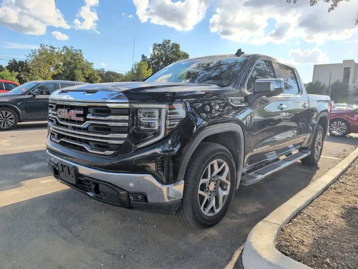 2023 GMC Sierra SLT 4WD Crew Cab Short Box's photo