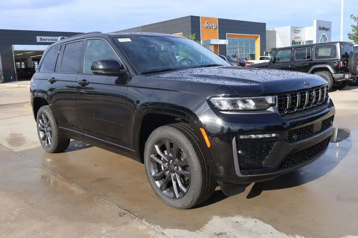 2026 Jeep Grand Cherokee Limited Reserve 4x4's photo