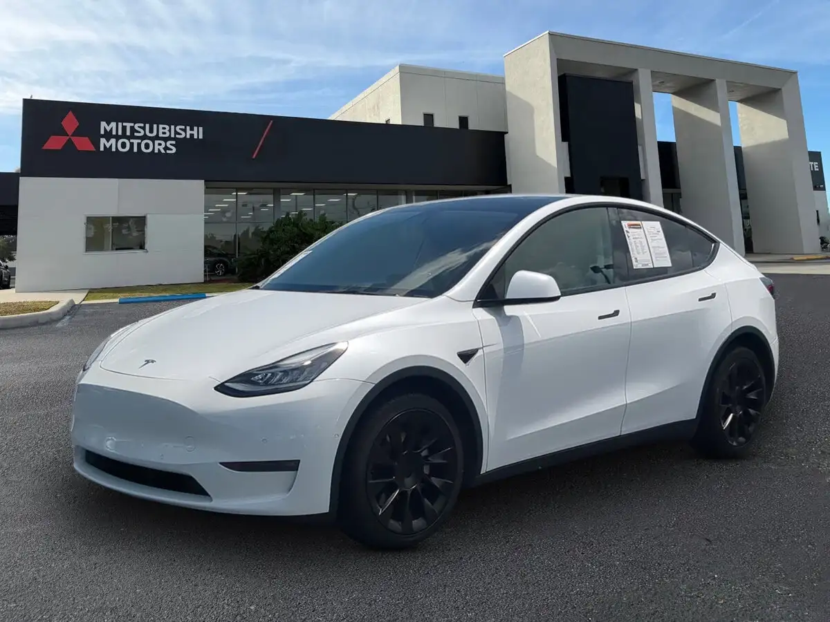 2022 Tesla Model Y Long Range Dual Motor All-Wheel Drive's photo