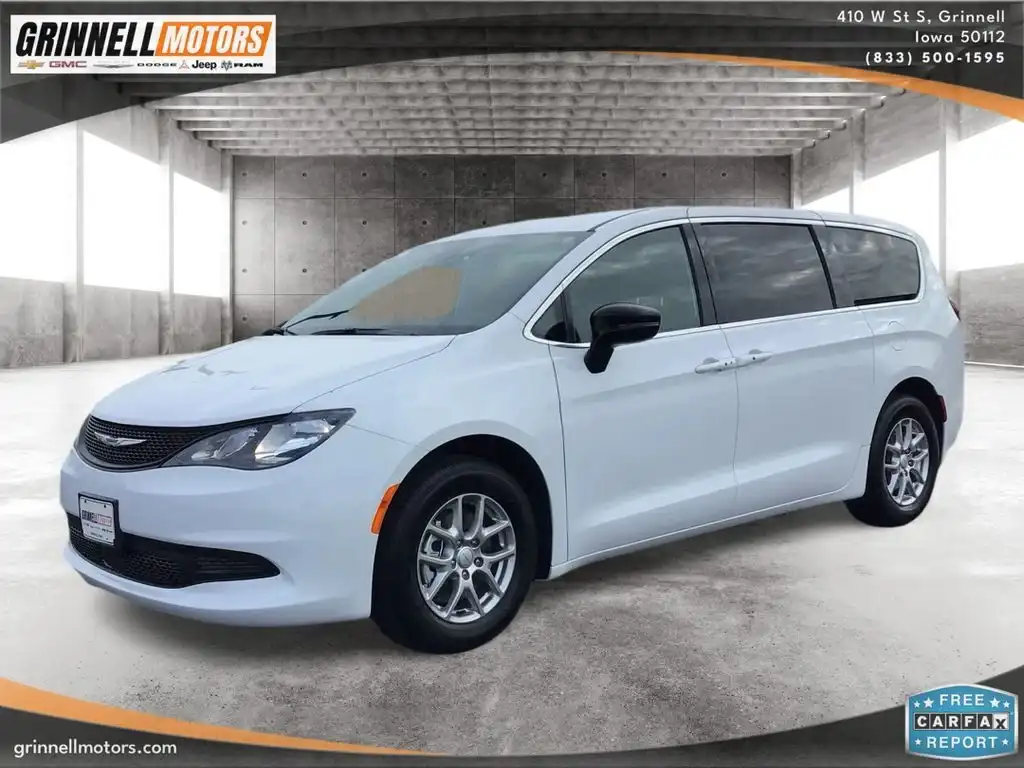 2027 Chrysler Voyager LX's photo