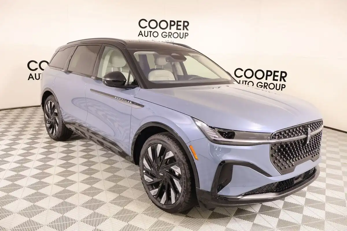 2026 Lincoln Nautilus Reserve AWD's photo