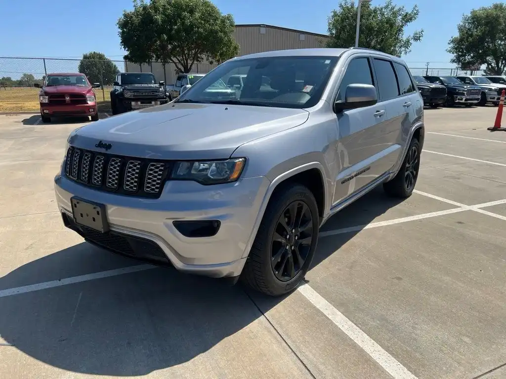 2019 Jeep Grand Cherokee Altitude 4WD's photo