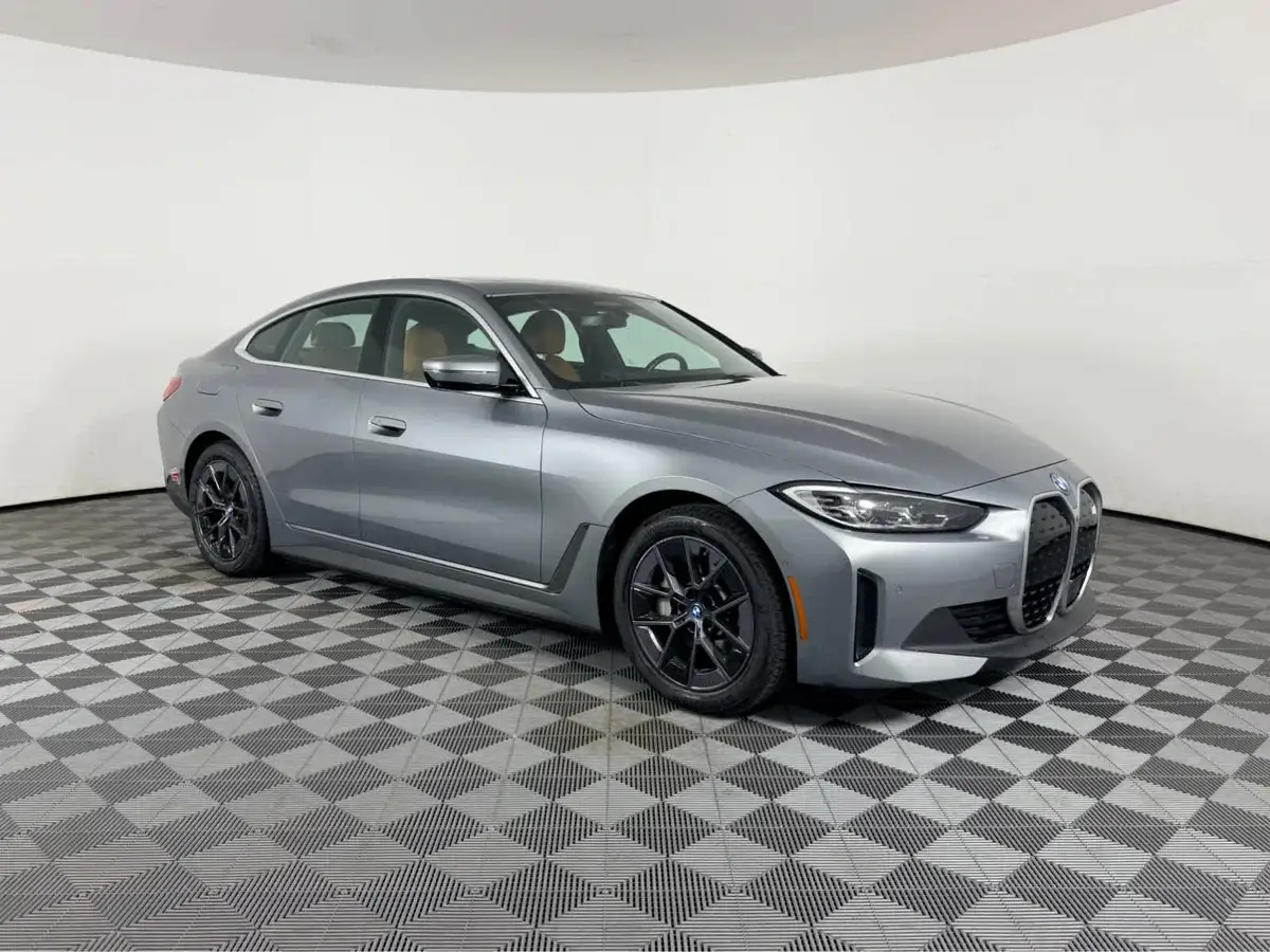 2023 BMW i4 eDrive35 photo 1