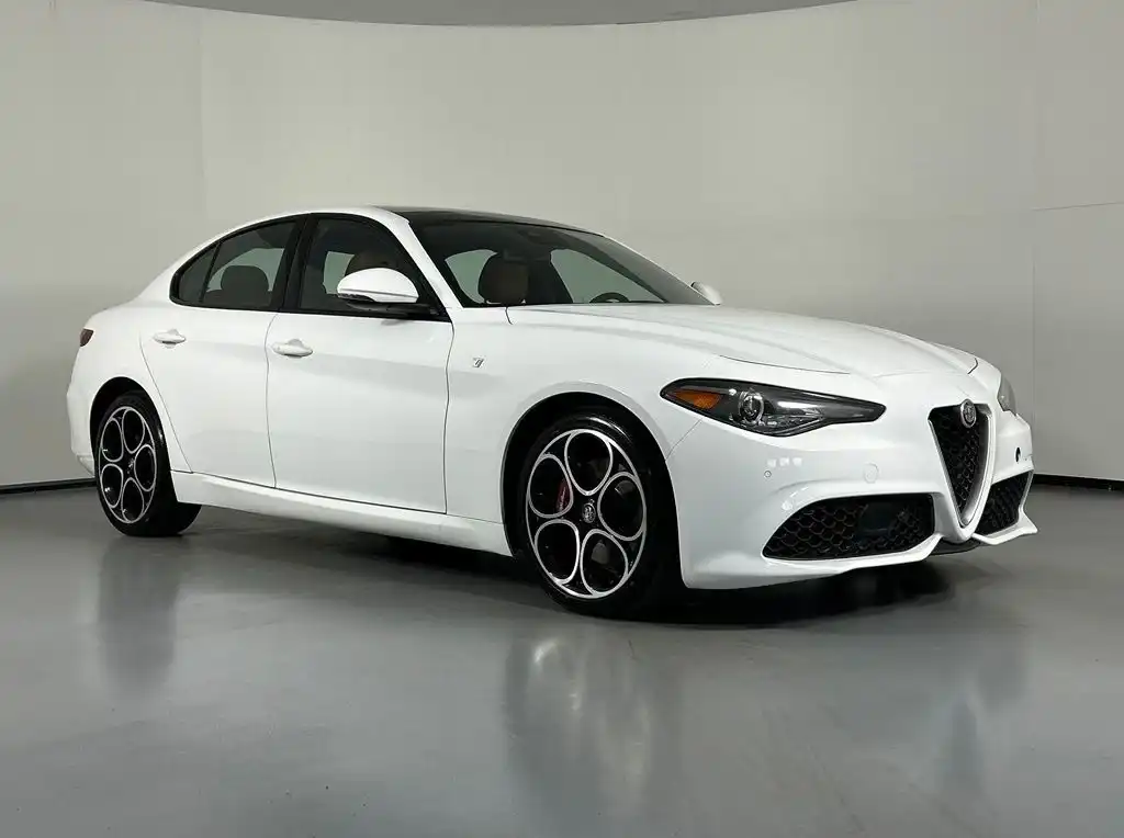 2022 Alfa Romeo Giulia 2.0 Ti Auto AWD's photo