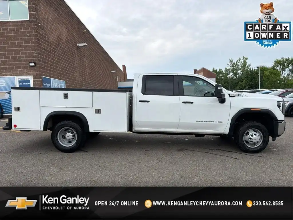 2025 GMC Sierra 4WD Crew Cab Chassis Pro's photo
