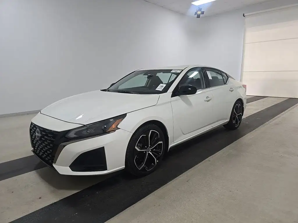 2025 Nissan Altima 2.5 SR's photo