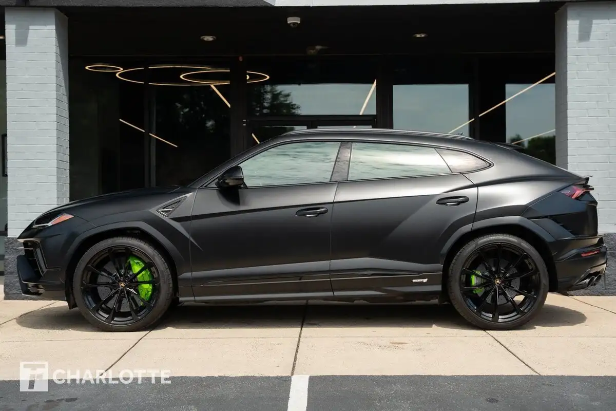 2023 Lamborghini Urus 4.0 V8 S's photo