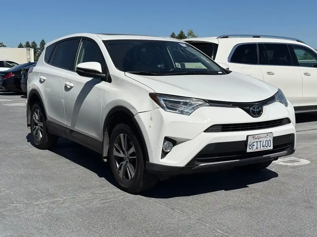 2018 Toyota RAV4 XLE's photo