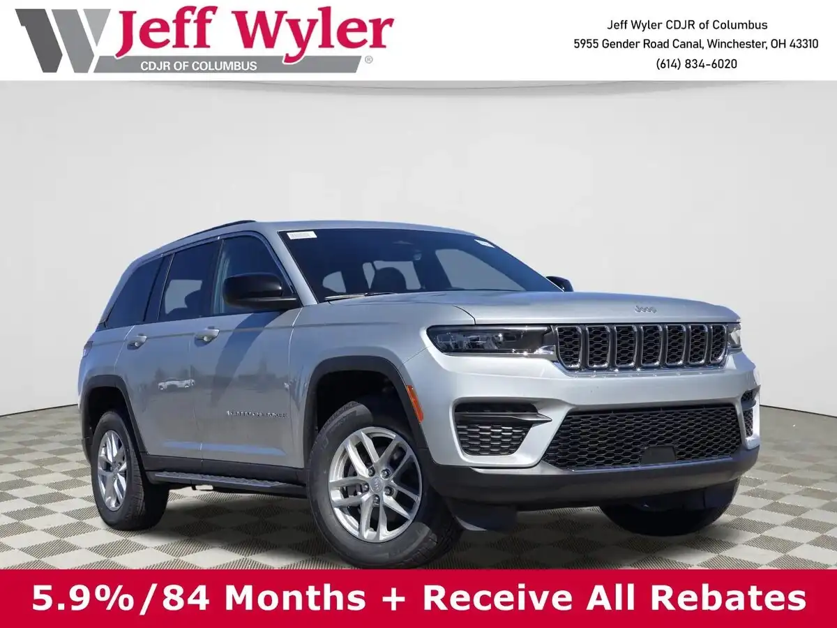 2025 Jeep Grand Cherokee Laredo X 4WD's photo