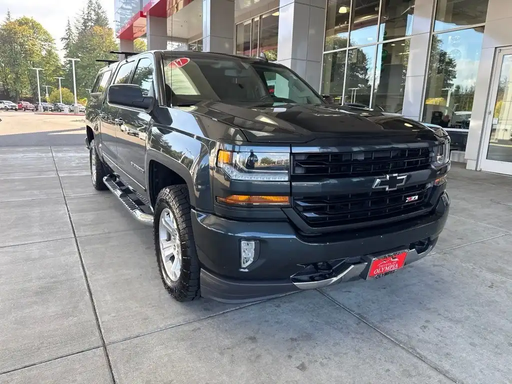 2017 Chevrolet Silverado 1500 Z71 4WD Crew Cab Short Box LT's photo