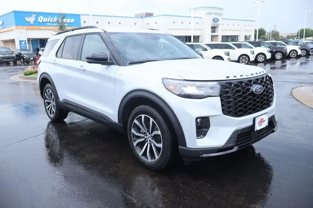 2026 Ford Explorer ST-LINE 4WD's photo