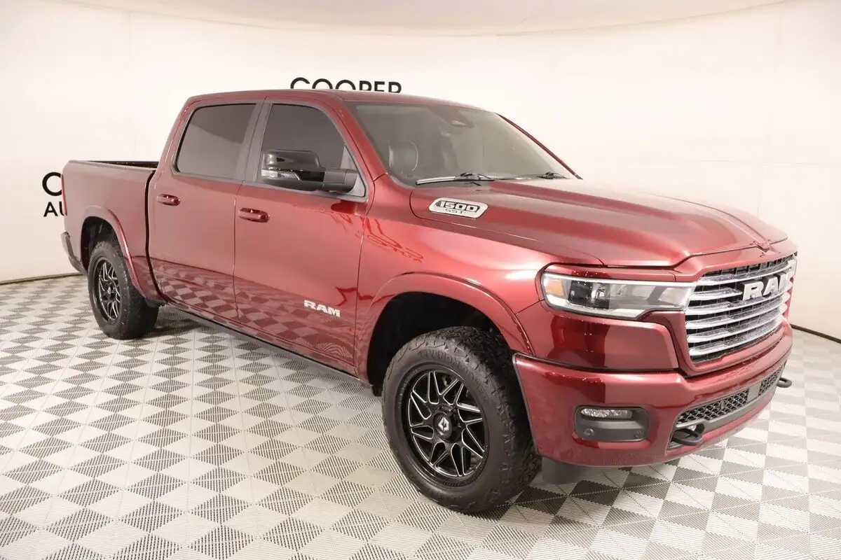 2025 RAM 1500 Laramie 4x4 Crew Cab 5'7's photo
