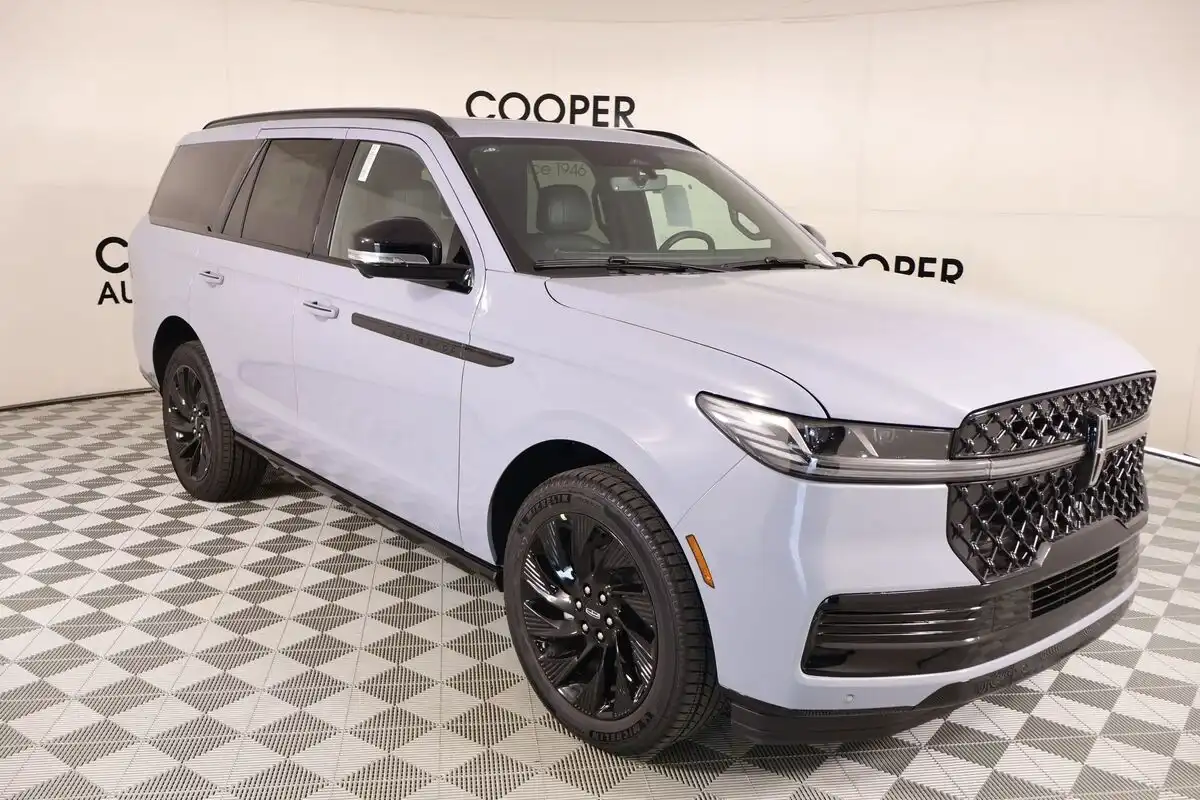 2027 Lincoln Navigator Reserve 4WD's photo