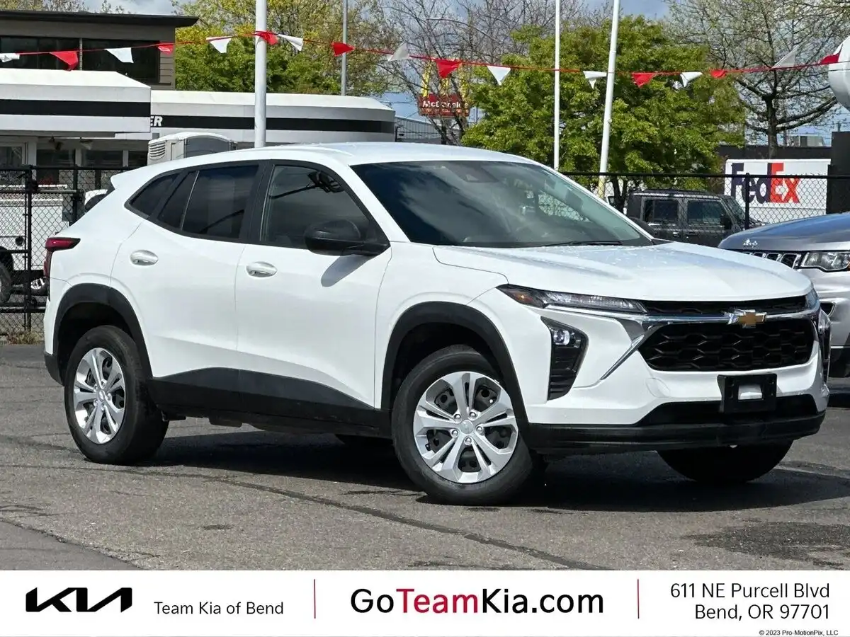 2024 Chevrolet Trax LS's photo