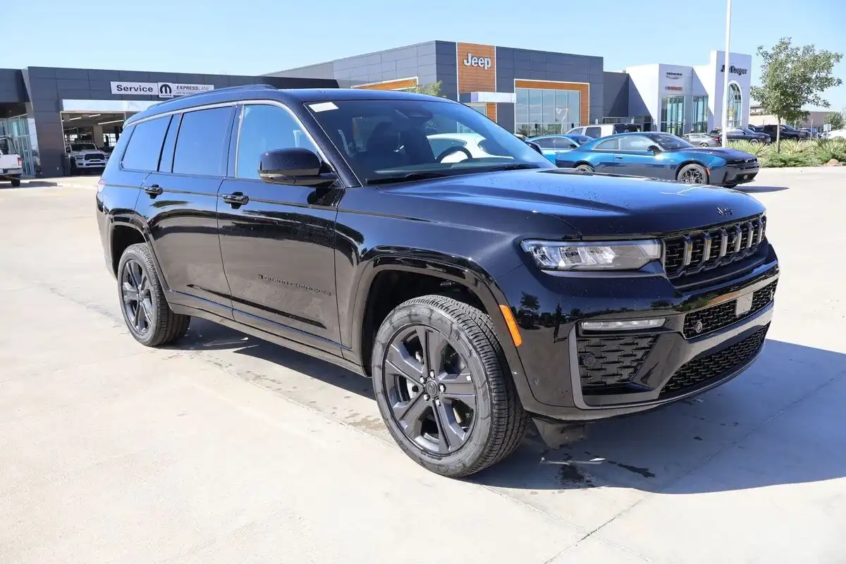 2027 Jeep Grand Cherokee L Limited Reserve 4WD's photo
