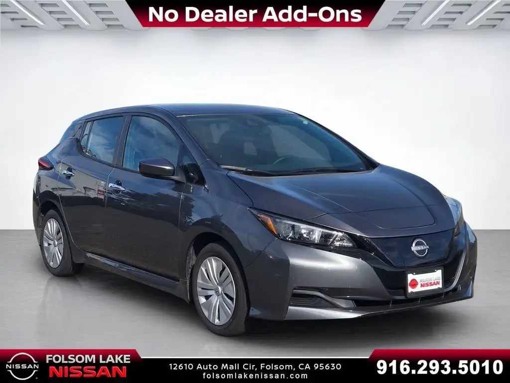 2025 Nissan Leaf S's photo