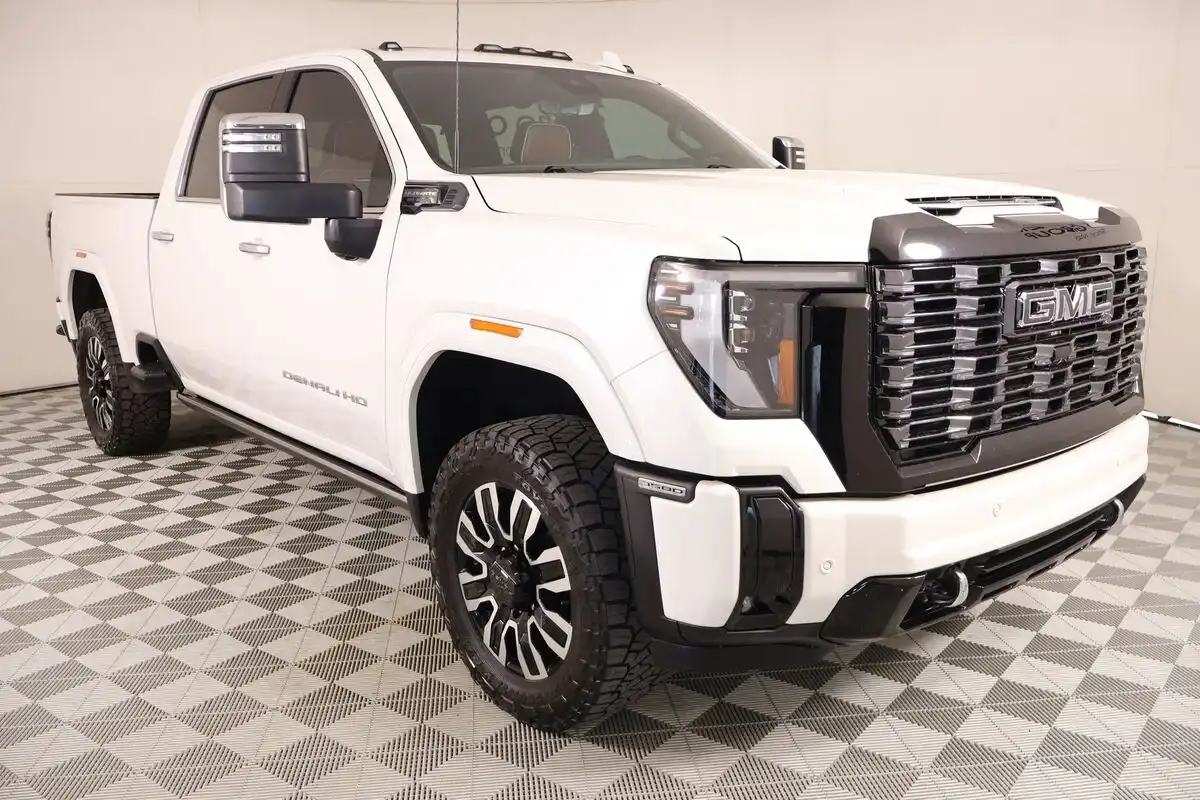 2025 GMC Sierra Denali Ultimate 4WD Crew Cab Standard B's photo