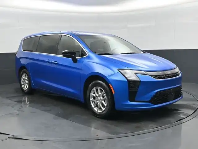2027 Chrysler Pacifica Select's photo