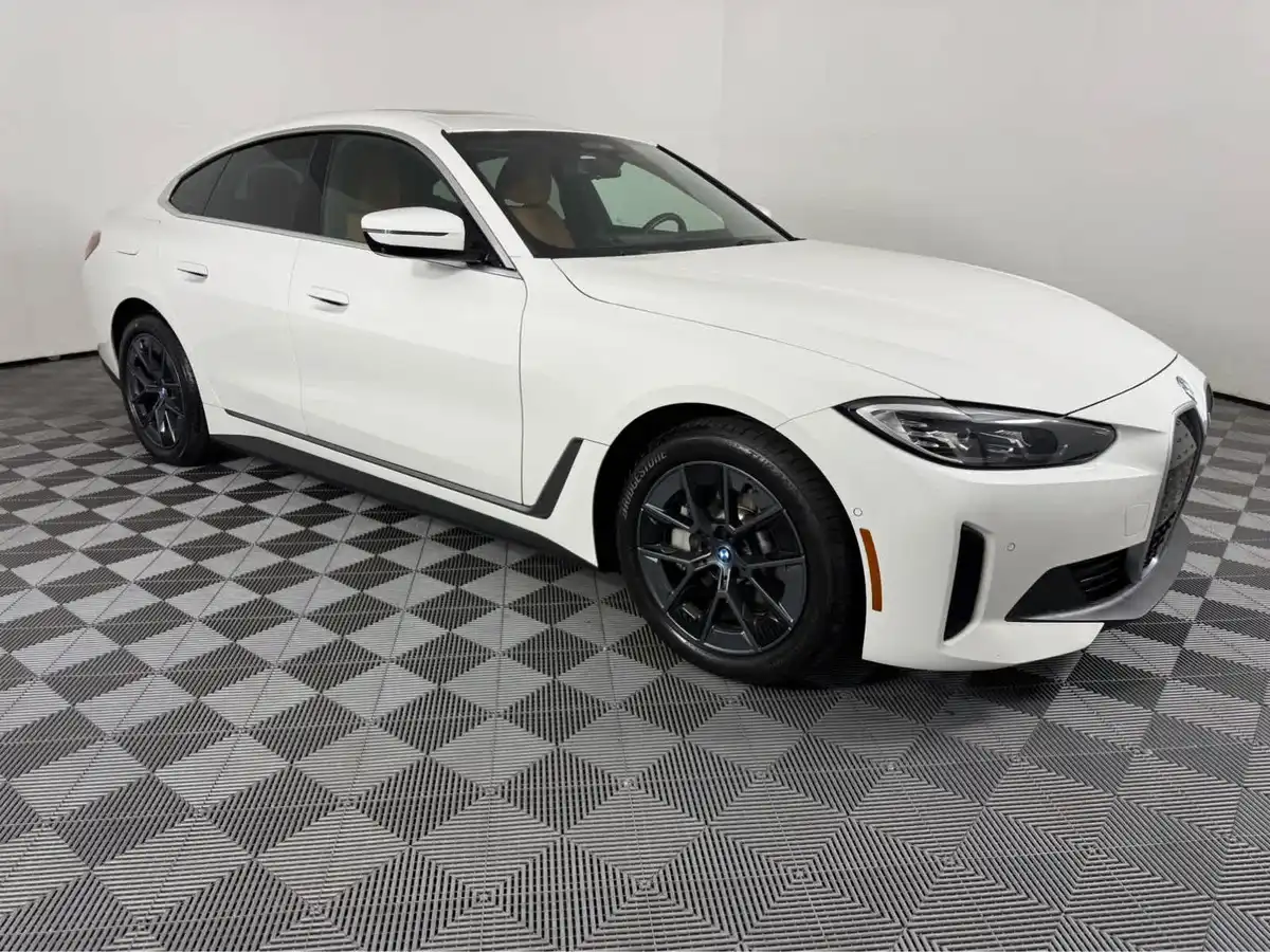 2023 BMW i4 eDrive40's photo