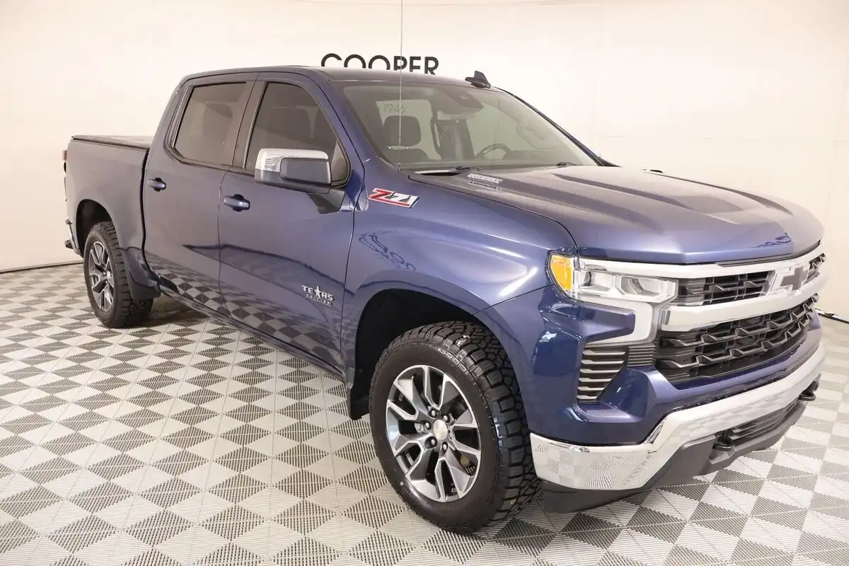 2022 Chevrolet Silverado 1500 LT 4X4 Crew Cab Short Box's photo