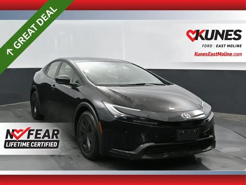 2025 Toyota Prius LE FWD's photo
