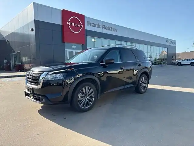 2023 Nissan Pathfinder SL 4WD's photo