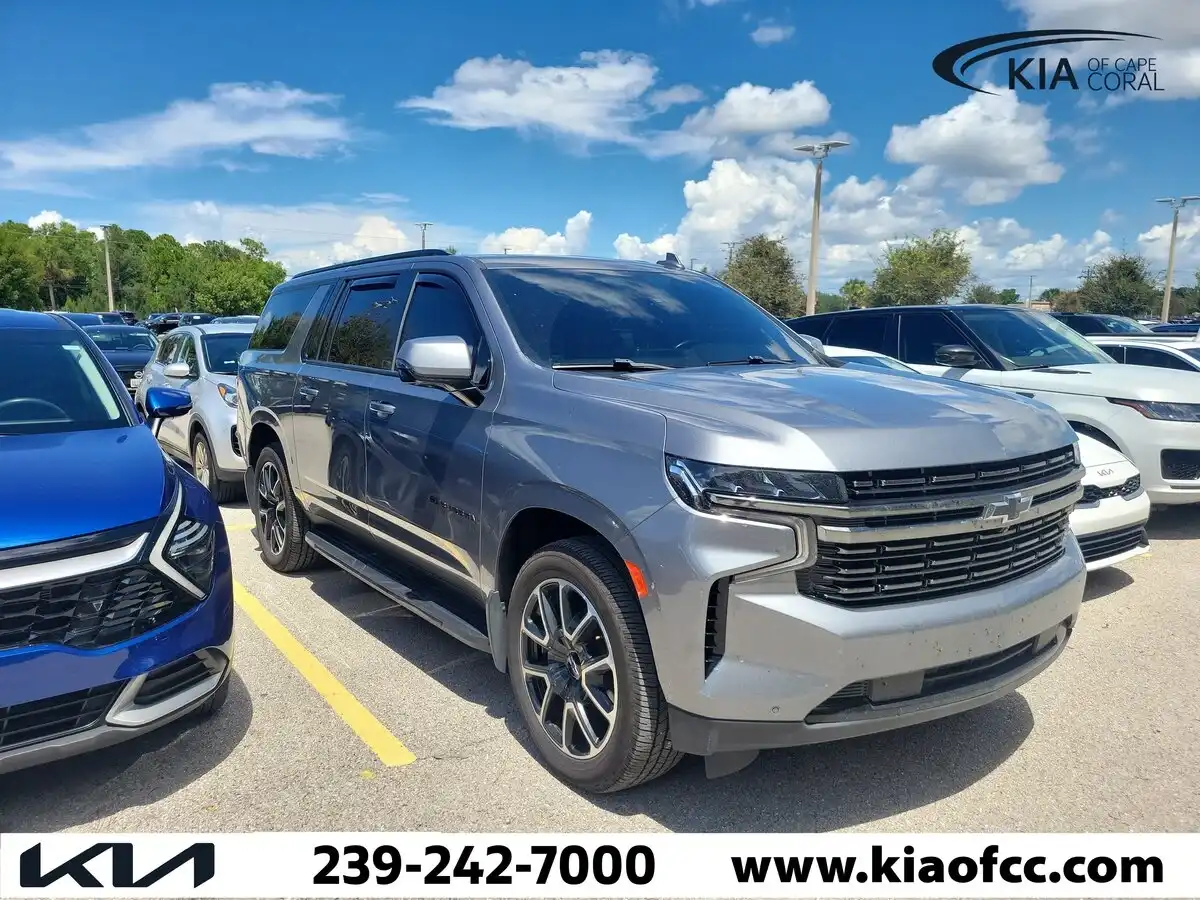 2022 Chevrolet Suburban RST 4WD 1500's photo