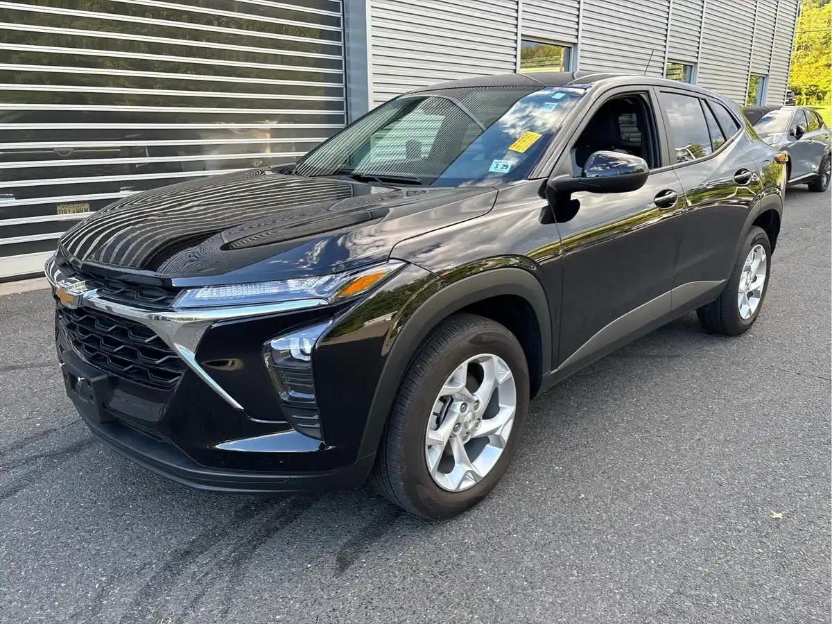 2024 Chevrolet Trax LS's photo