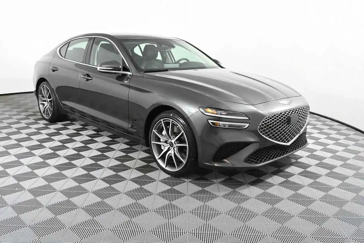 2025 Genesis G70 2.5T Standard's photo
