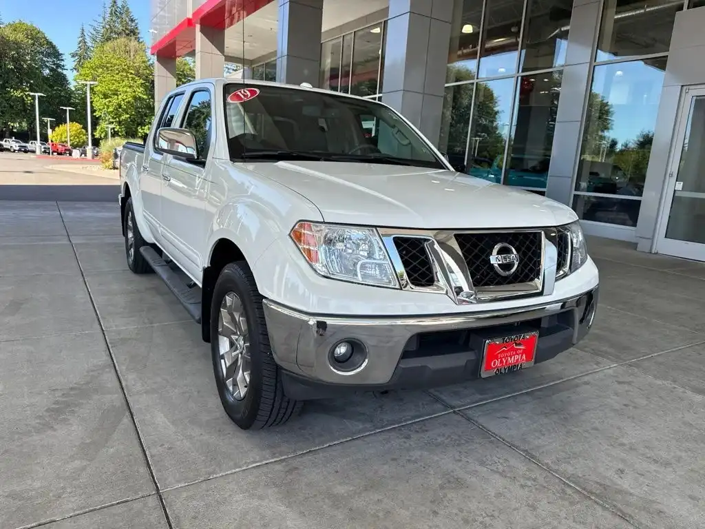 2017 Nissan Frontier 4.0 SL Crew Cab 4X4 AT SWB's photo