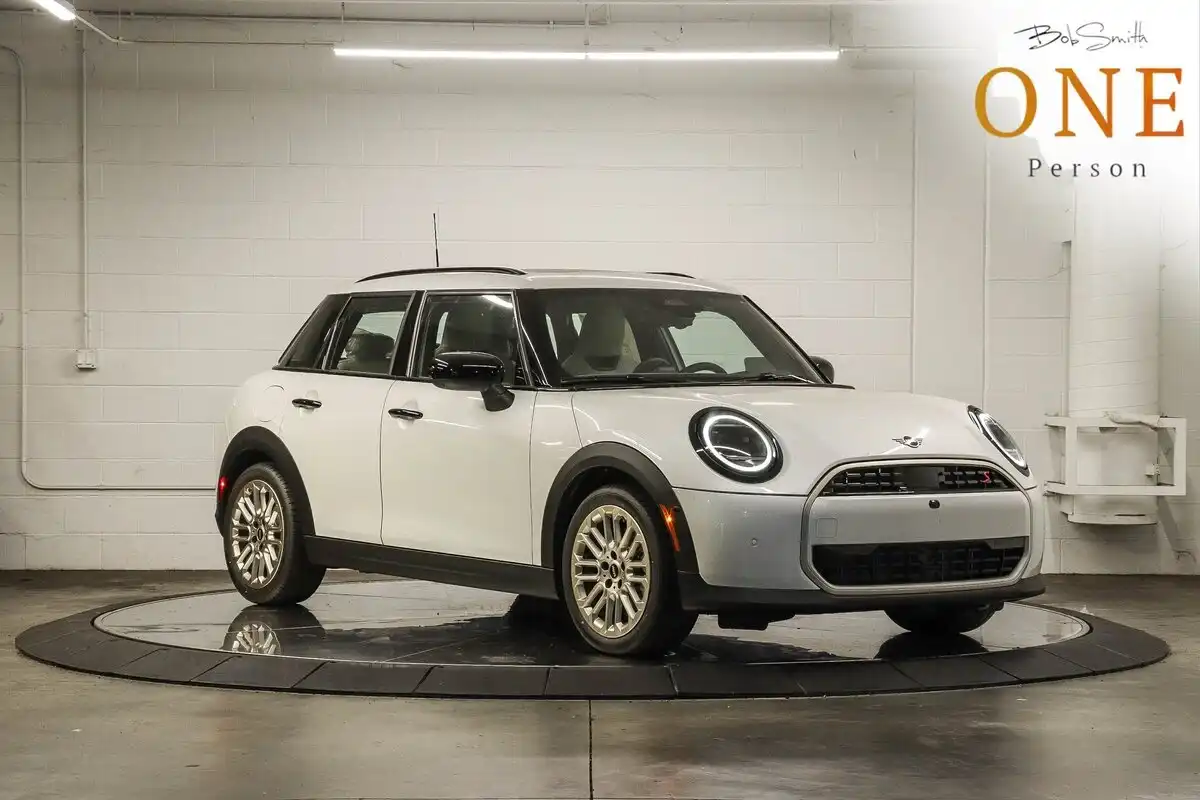 2026 MINI Hardtop Cooper S's photo