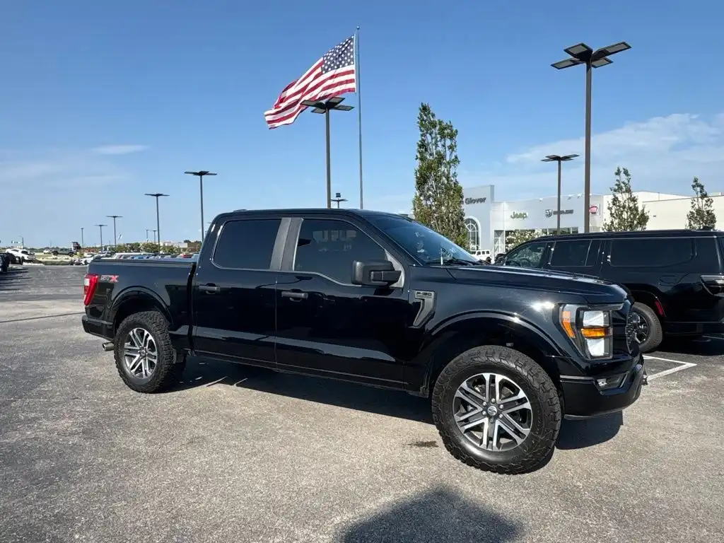 2023 Ford F-150 XL SuperCrew 5-1/2 Box's photo