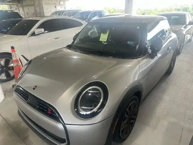 2025 MINI Hardtop Cooper S Signature's photo