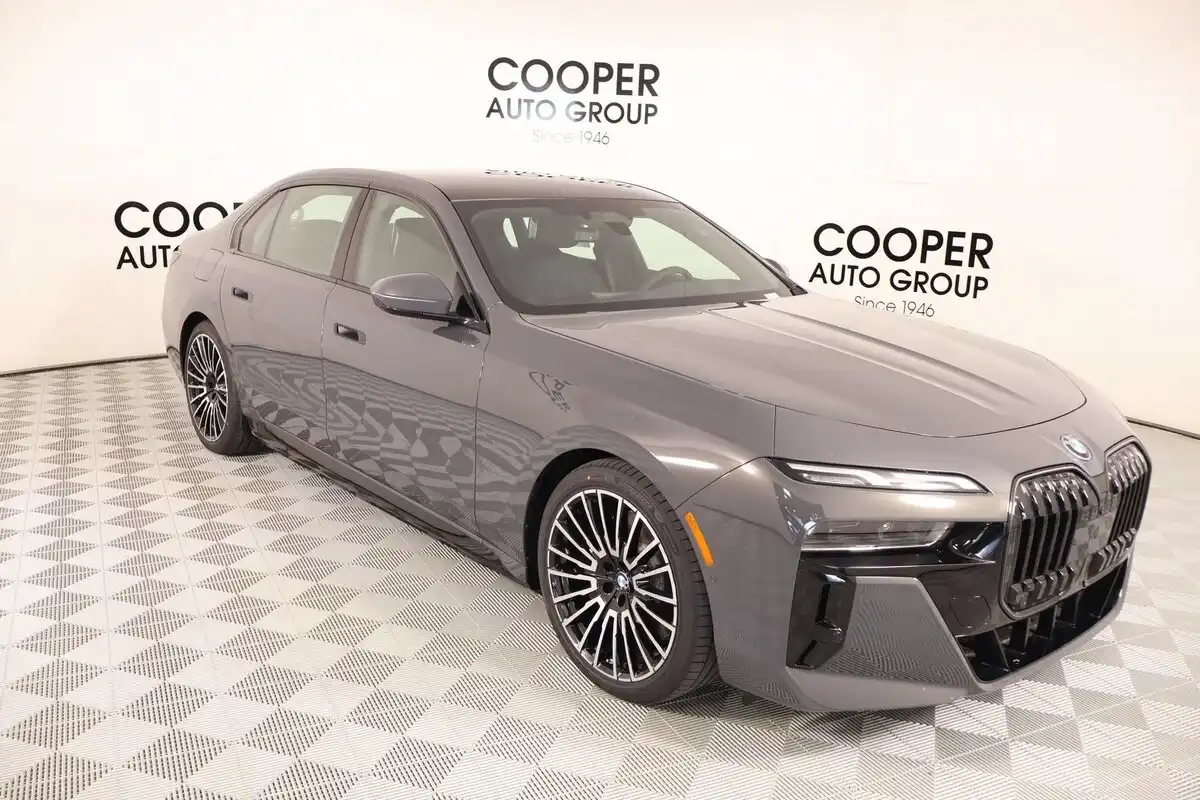 2026 BMW 7 Series 750e xDrive Sedan's photo