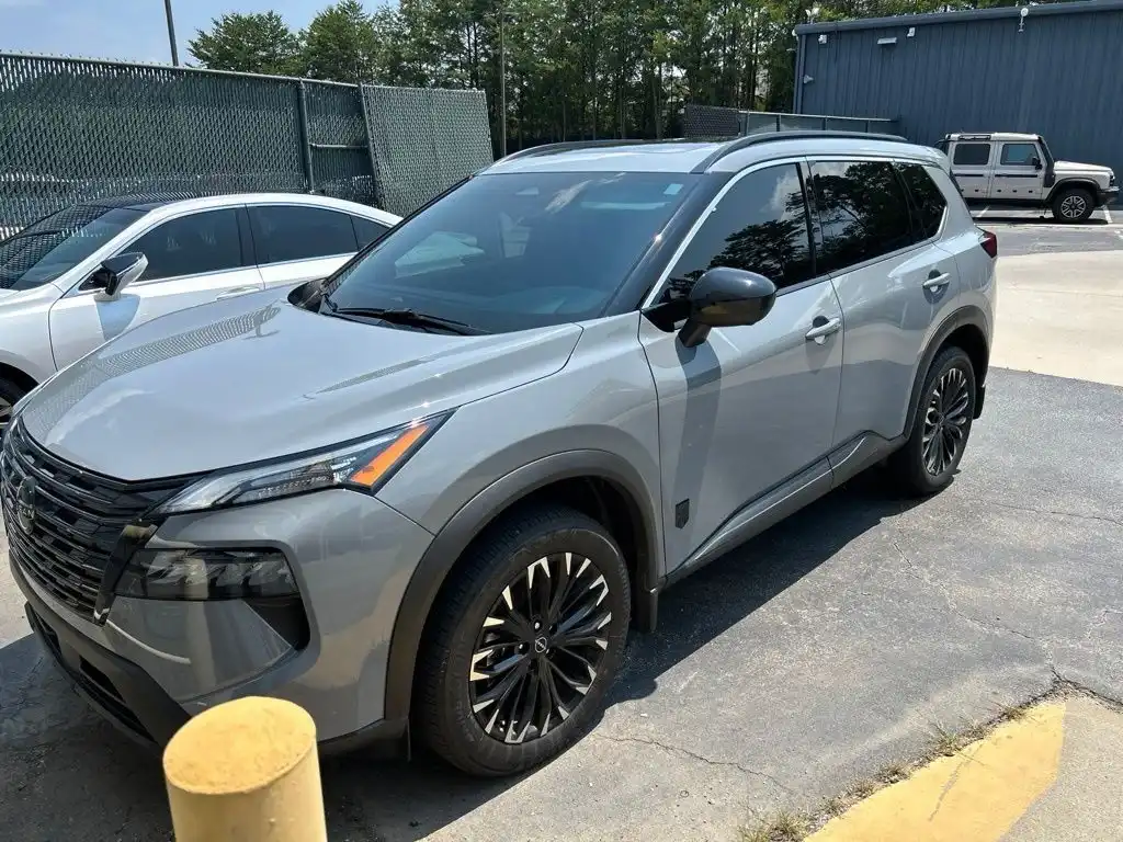 2026 Nissan Rogue Dark Armor's photo
