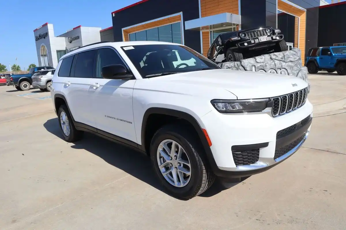 2026 Jeep Grand Cherokee L Laredo X's photo